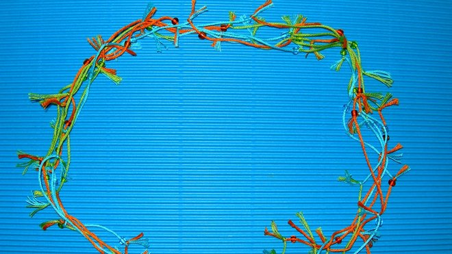 Collier de fils perlés Collier de fils perlés