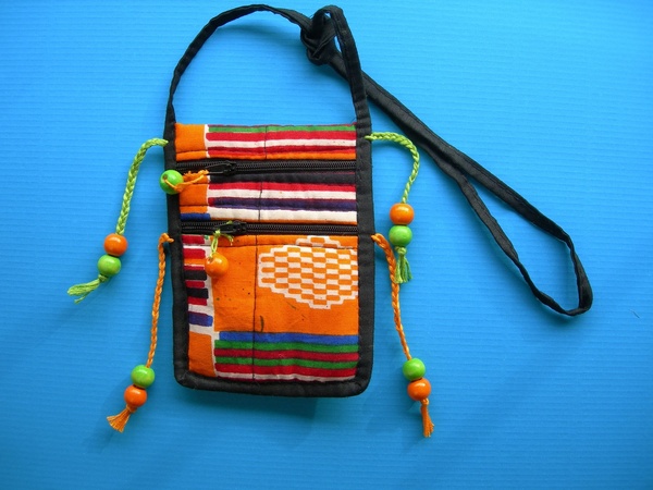 Customiser  une pochette façon" rasta"