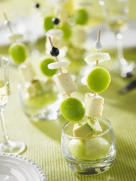 Les brochettes fraîcheur avec le croquant et si fondant Ortolan : un délice d’apéritif estival ! Convient aux végétariens.