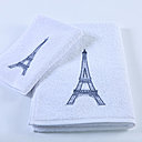 Paris investit la salle de bains avec ces serviettes 100% coton. En 30 x 50 cm : 3,99 €. En 50 x 90 cm : 9,99 €. Collection Eiffel. Eurodif. www.eurodif.com