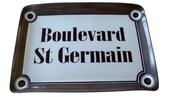 Pour le petit déjeuner ou l’apéritif, un plateau en mélamine. 21 x 30 cm. 5 €. Open en Ville. www.openenville.fr