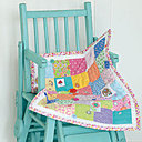 Couverture quiltée avec applications , broderies et yoyos