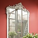 Une parenthèse de fraîcheur démultipliée par un grand miroir, Chehoma, table,  Bois& Chiffons, peinture, La Seigneurie, pots mercurisés, Chehoma.