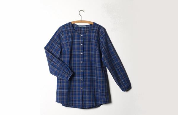Chemise sur cintre de face