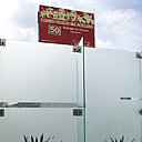 En plein cœur de la ville dynamique de Mexico, les façades de verre et la végétation aère l’hôtel.