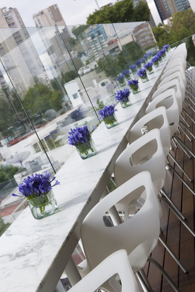Les fleurs, les plantes, la lumière naturelle sont le leitmotiv de l’hôtel Habita.