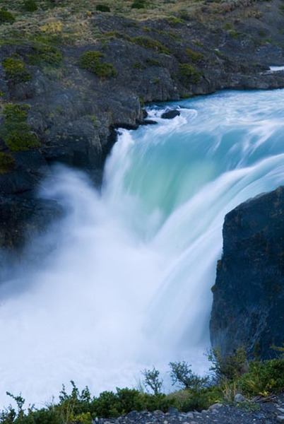 S'aventurer, grimper, découvrir les immenses colonnes de granit qui dominent les plaines verdoyantes, voguer sur le lac, descendre dans la vallée  et découvrir l’impressionnante architecture de l’établissement, l’aventure attend le visiteur dès la porte de l'hôtel.