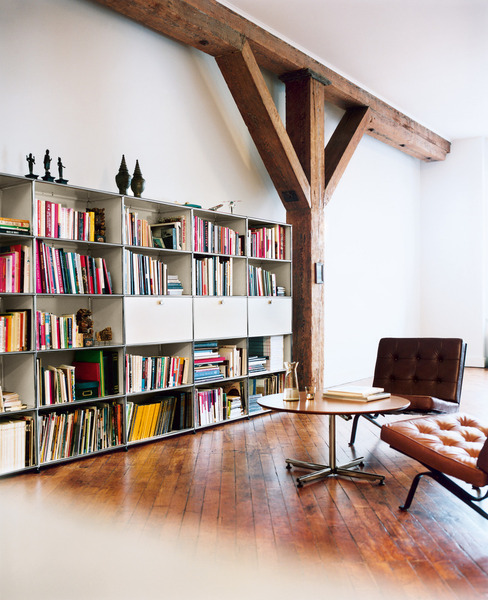A l'origine destiné au mobilier de bureaux, les modules USM entrent fréquemment dans l'habitat pour ranger livres, Hi Fi, DVD, classeurs...
