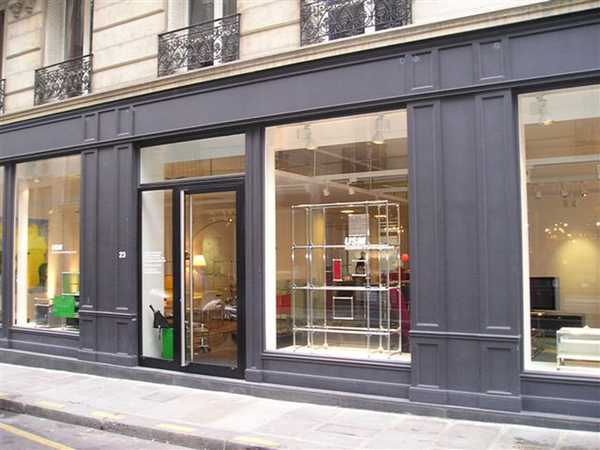 En plein cœur du 7ème arrondissement, le vaste showroom d'USM France.