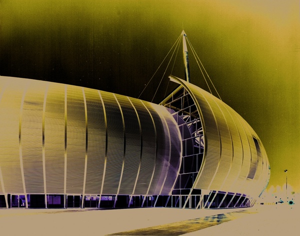 Le Zénith de Rouen dessiné par Bernard Tschumi. (p 79)