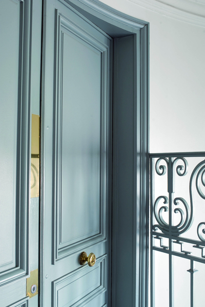 Une finition au rendu parfait avec les nouveaux produits en phase aqueuse Tollens : Toll-Métaux Hydro (métal) et Elastop Hydro (bois) : performance et brillance.