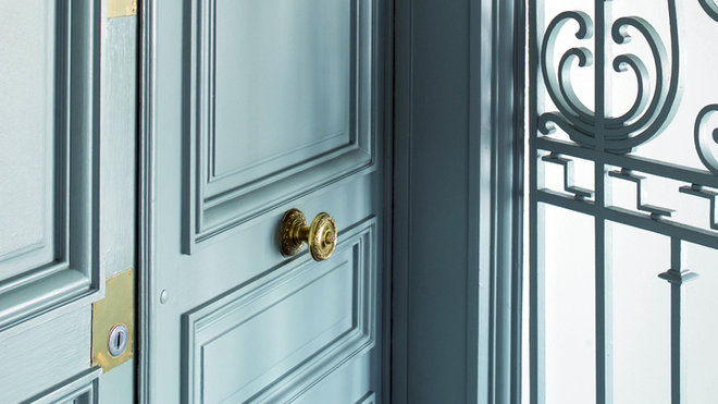 Une finition au rendu parfait avec les nouveaux produits en phase aqueuse Tollens : Toll-Métaux Hydro (métal) et Elastop Hydro (bois) : performance et brillance.