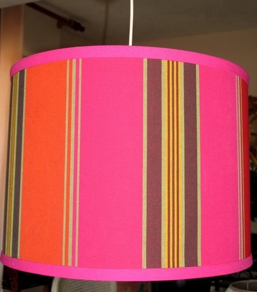 Une suspension en toile rayée Artiga