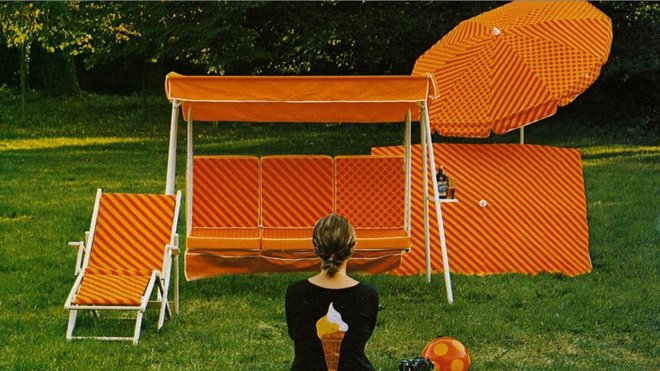 Le mobilier de jardin et de décoration d'intérieur distribué par Prisunic via son catalogue de vente par correspondance illustrait parfaitement l'assertion de Denise Fayolle : "Du beau au prix du laid". Le mobilier de jardin et de décoration d'intérieur distribué par Prisunic via son catalogue de vente par correspondance illustrait parfaitement l'assertion de Denise Fayolle : "Du beau au prix du laid".