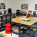 L’ « art shop » : un hymne à la culture asiatique pour découvrir et se cultiver avec expositions d’artistes contemporains, city guides, beaux livres, mangas et œuvres d’art.