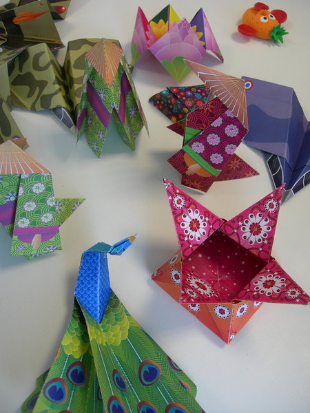 Boîtes et animaux en pliage de papier