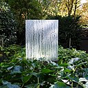 La fontaine improbable, inclusion de papier dans la résine.