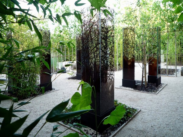 Papier inséré dans du verre feuilleté, installation bord de Loire.