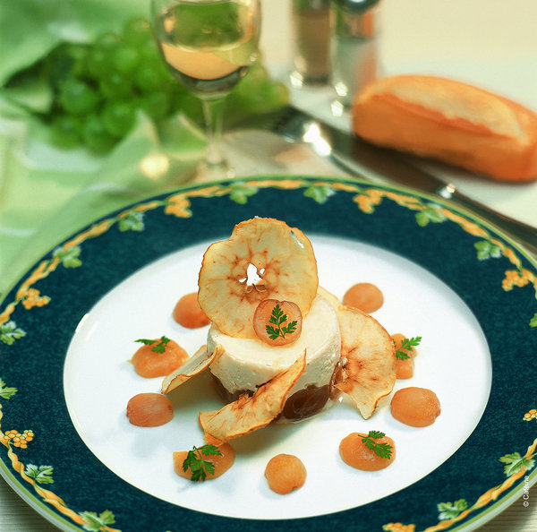 Fondante terrine de Chavignol à la compote de raisin. A accompagner d’un Menetou-Salon blanc. Recette du chef Jean-Michel Huard, Le Bourbonnoux. 44, rue Bourbonnoux- 18000 Bourges. Tel : 02 48 24 14 76.