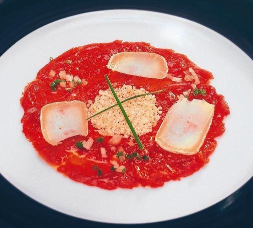 Fameux le carpaccio de charolais aux copeaux de Chavignol. A accompagner d’un Sancerre blanc. Recette du chef Jean-Emmanuel Rat La Buissonnière. 58, rue du Canal - 18300 Bannay. Tél. : 02 48 72 42 07.