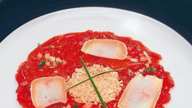 Fameux le carpaccio de charolais aux copeaux de Chavignol. A accompagner d’un Sancerre blanc. Recette du chef Jean-Emmanuel Rat La Buissonnière. 58, rue du Canal - 18300 Bannay. Tél. : 02 48 72 42 07.