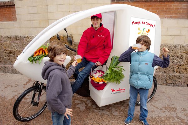 Le Mercredi 20 octobre 2011, de 11h00 à 19h00, des écoliers et des parents de toute la capitale se verront proposer une dégustation de potages par des triporteurs Moulinex dans le cadre du programme "Mange ta soupe!".
