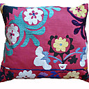 Chaque coussin de la collection  La Maison Ottomane est fabriqué à partie de panneaux brodés d'Uzbekistan, d'anciens Suzanis, d'Ikats et de soie.