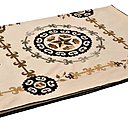 Le plaid de la ligne Tachkent, par la maison Pierre Frey : 85% de coton, 410 euros l'unité, 140 X 200 centimètres, ici couleur écru.