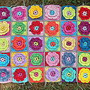 Les carrés sont mis côté à côte prêts à être assemblés