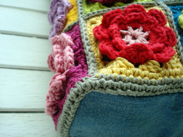 Fond en jean et mailles serrées pour assembler le sac