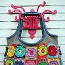 Les anses sont réalisées  avec du biais en toile de jean, fait par la créatrice