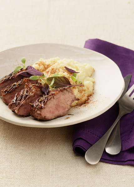 Piquant et tendresse se rejoignent dans un plat mêlant le goutu d’un onglet de veau sauté au cumin et la douceur de la purée épicée.