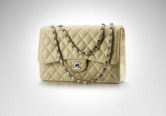 L'inspirateur par excellence, le fameux sac Chanel 2.55 en cuir d'agneau matelassé