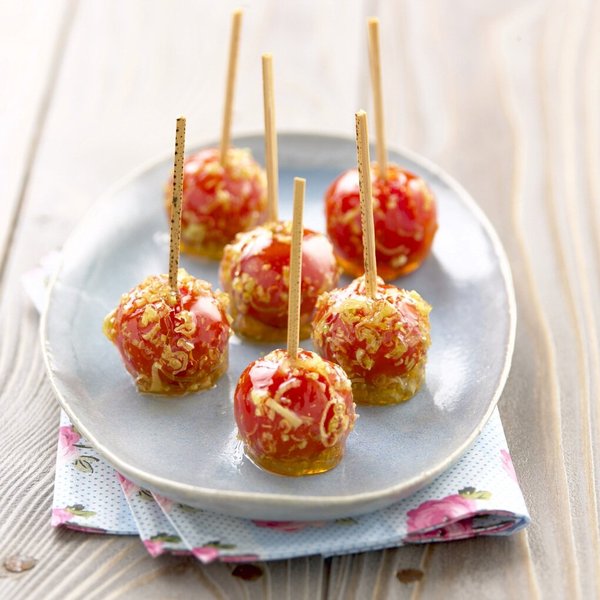 L’originalité de ces gourmandes sucettes de tomates cerise réside dans la note subtile de la citronnelle .