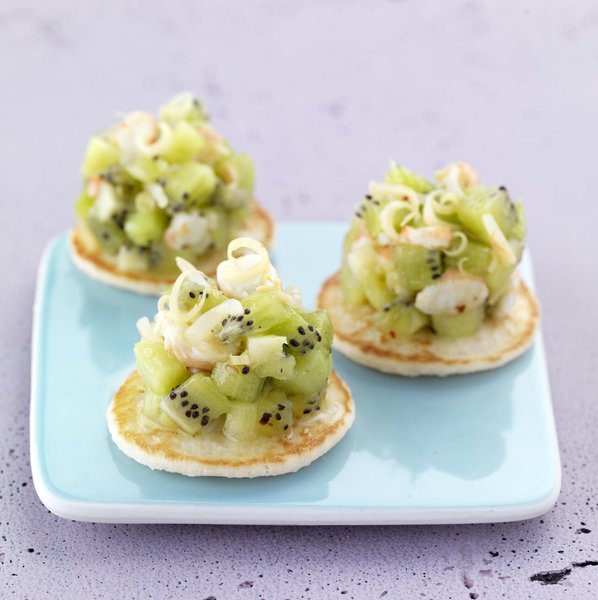 Une mise en bouche raffinée et légère que ce tartare de kiwi à la crevette, à servir bien frais à l’apéritif .