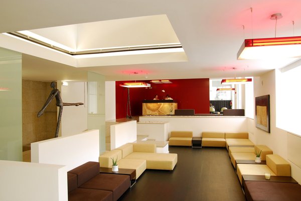 Bel hôtel des années 40, rénové façon zen, le Jerónimos