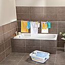 Le séchoir mural Rollfix 210, par Leifheit, présente 5 fils qui peuvent s'étendre d'un mur à l'autre.