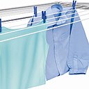 Le séchoir Telefix Leifheit est doté de 8 tringles, d'une barre de serviette et d'une capacité d'étendage de 8,1 mètres ou 3 mètres, selon le modèle, pour une longueur de 100 ou 70 centimètres.