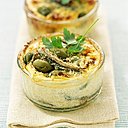 Un clafoutis fondant aux notes salées. Anchois et olives vertes sont à la fête !