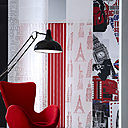 Tout de rouge pour ces panneaux japonais et lamelles verticales sous l’influence de Londres. Panneau japonais « London » : dim. 45 cm x 260 cm. Prix à partir de 39,90€. Lamelles verticales au fond : dim. 8,9 cm (largeur) x 280 cm (hauteur). Prix à partir de 26,90€.