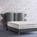 Surmatelas « Souffle de Rose » pour la gamme de matelas et accessoires de literie « Le Plaisir est un lit de roses » designée par Chantal Tomass pour Treca.