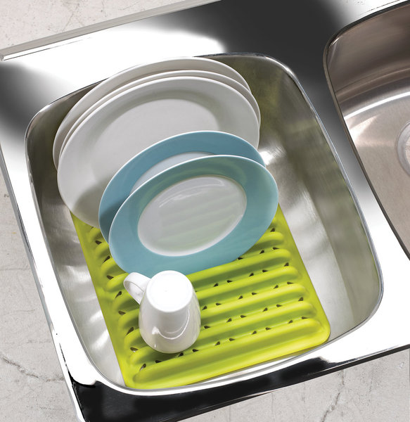 De la couleur pour vos petits espaces avec cet égouttoir désigné par Mauricio Affonso pour Umbra. Existe en rouge, bleu, noir et blanc.Prix indicatif: 12,50 euros.