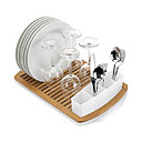 Le design épuré d'Alan Wisniewski pour Umbra: bambou et verre pour un séchage de la vaisselle facile. Prix indicatif: 55 euros.