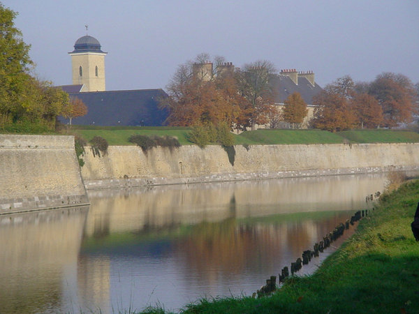 L'enceinte fortifiée.