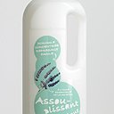 L'assouplissant commercialisé par Biocoop est fait à partir de matières premières issues de l'agriculture biologique, de façon à avoir un impact environnemental faible. L'assouplissant commercialisé par Biocoop est fait à partir de matières premières issues de l'agriculture biologique, de façon à avoir un impact environnemental faible.