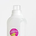 Le nettoyant multi-usages figure dans la gamme de produits ménagers écologiques certifiés Ecocert par Biocoop (formule concentrée à l'huile essentielle de citron bio, 2,45 euros l'unité). Le nettoyant multi-usages figure dans la gamme de produits ménagers écologiques certifiés Ecocert par Biocoop (formule concentrée à l'huile essentielle de citron bio, 2,45 euros l'unité).