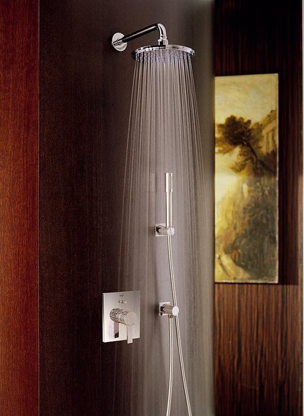 Douche de la gamme Allure de Grohe: design contemporain et minimaliste pour un maximum de confort, récompensé en 2007 à l'IF product design award.
