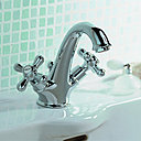 Esprit rétro pour ce robinet de lavabo Charleston chez Lapeyre. Existe aussi pour bain et douche.