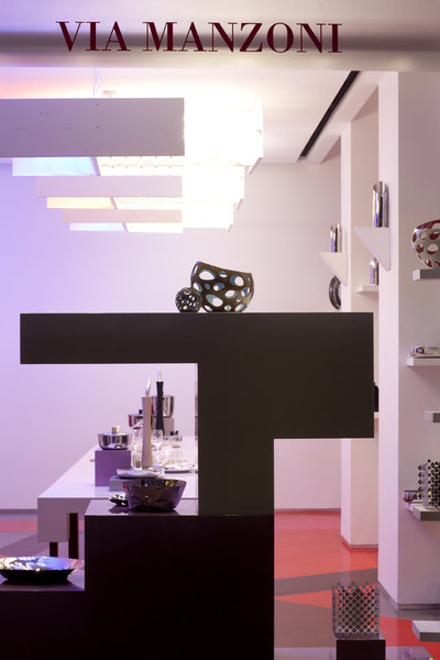 La vitrine sur la Via Manzoni 14-16.