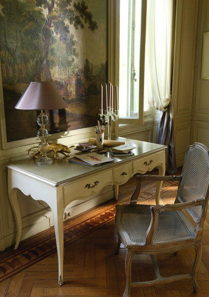 La société Grange procède, pour cette rentrée, au lancement de sa toute nouvelle collection de mobilier d'antan.